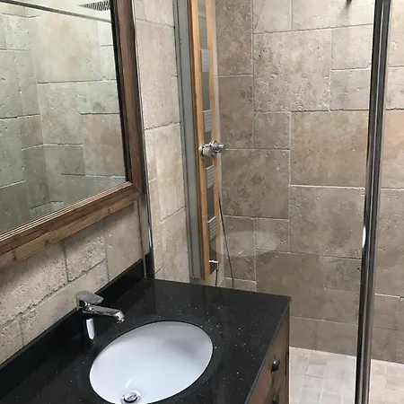 בית נופש La Maison Sur La Place Dans Mortes *