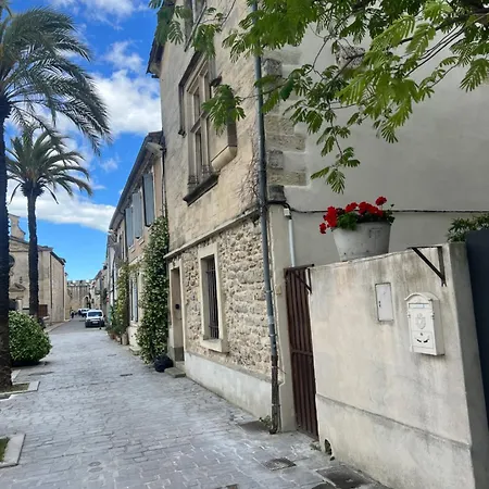 בית נופש La Maison Sur La Place Dans Mortes איגוס-מורטס