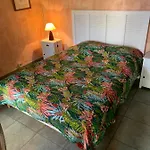 La Maison Sur La Place Dans Mortes Сasa de vacaciones *