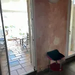 La Maison Sur La Place Dans Mortes Сasa de vacaciones *