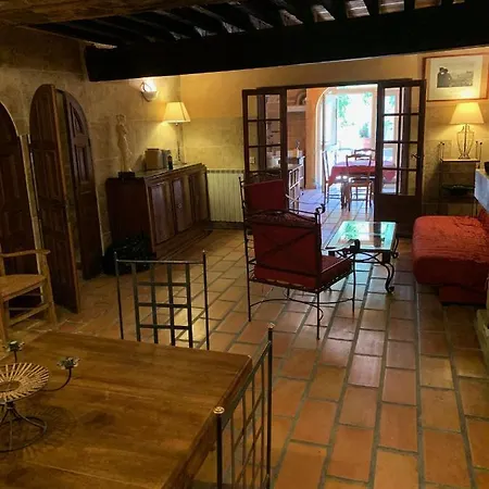 La Maison Sur La Place Dans Mortes * Aigues-Mortes