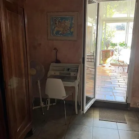 Дом отдыха La Maison Sur La Place Dans Mortes Эг-Морт