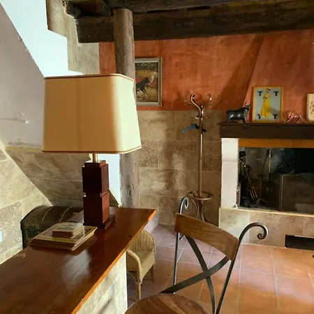 La Maison Sur La Place Dans Mortes