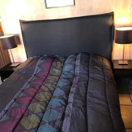 La Maison Sur La Place Dans Mortes *