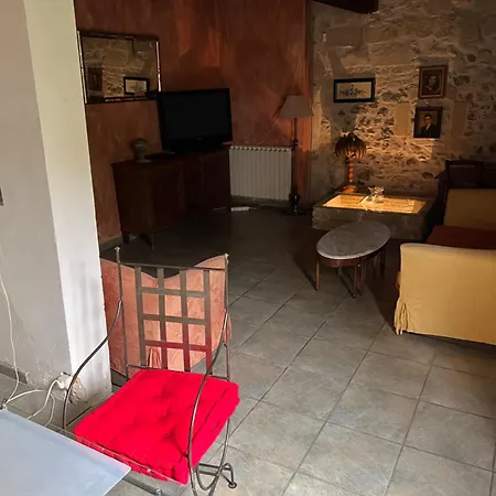 La Maison Sur La Place Dans Mortes