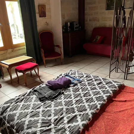 La Maison Sur La Place Dans Mortes *