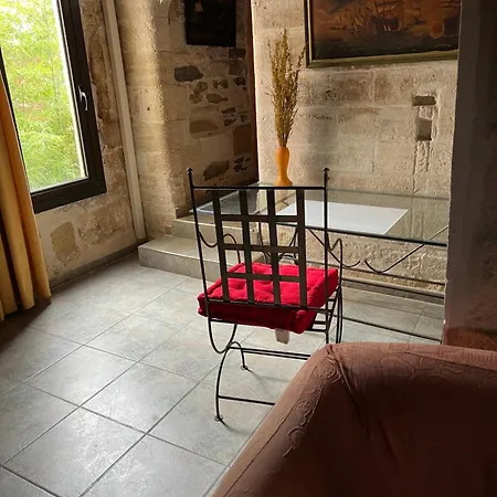 La Maison Sur La Place Dans Mortes