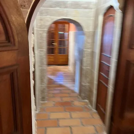 La Maison Sur La Place Dans Mortes * Эг-Морт