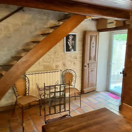 La Maison Sur La Place Dans Mortes Дом отдыха Эг-Морт