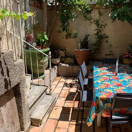 La Maison Sur La Place Dans Mortes 펜션 *