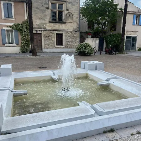 La Maison Sur La Place Dans Mortes *