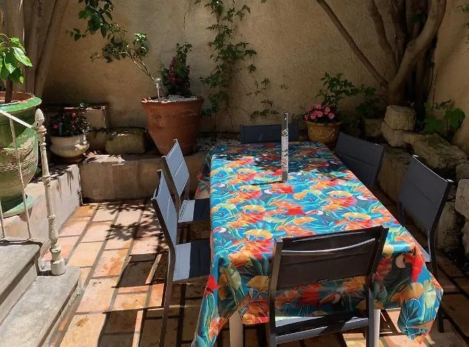 La Maison Sur La Place Dans Mortes Ferienhaus Aigues-Mortes