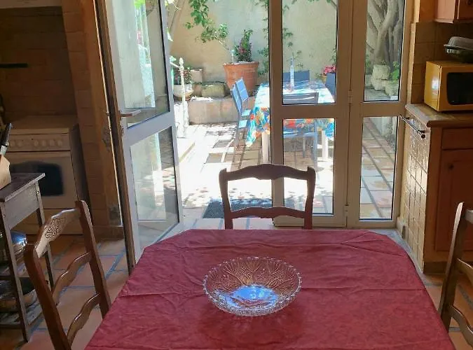 Ferienhaus La Maison Sur La Place Dans Mortes *