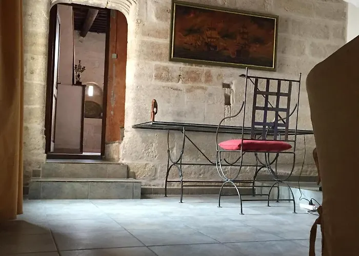 La Maison Sur La Place Dans Mortes Ferienhaus *