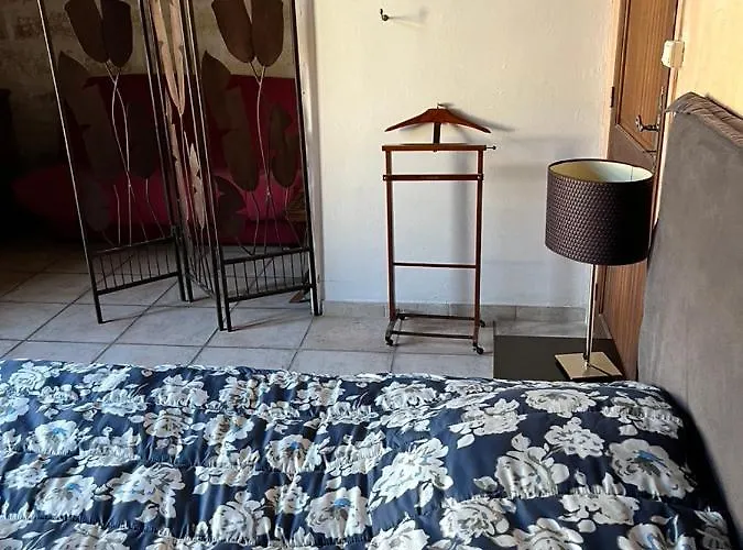 La Maison Sur La Place Dans Mortes *