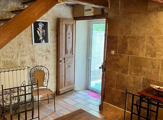 La Maison Sur La Place Dans Mortes * Aigues-Mortes