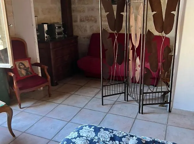 La Maison Sur La Place Dans Mortes *