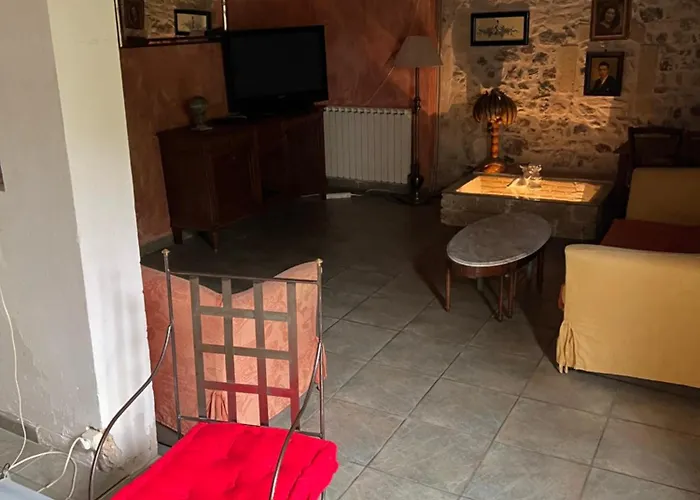 La Maison Sur La Place Dans Mortes