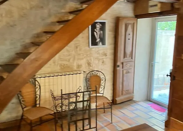 La Maison Sur La Place Dans Mortes Ferienhaus Aigues-Mortes